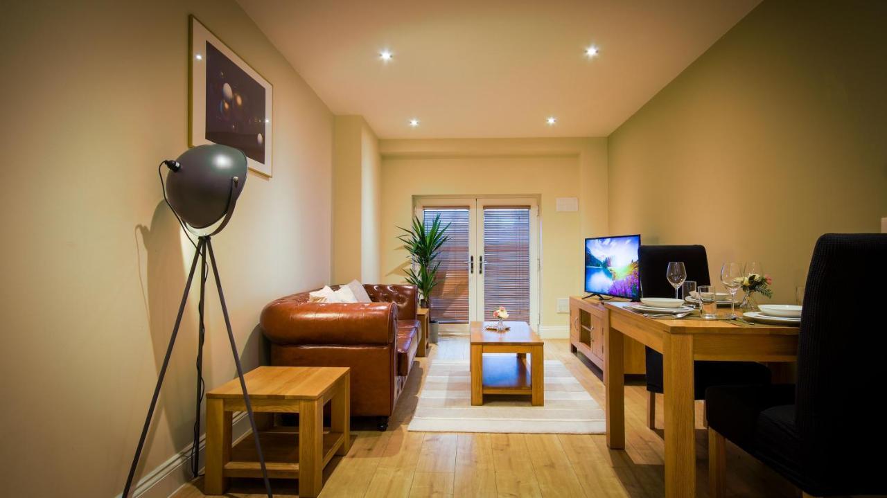 Superb City Center 1 Or 2 Bedroom Apts King Bed Саутгемптон Екстер'єр фото