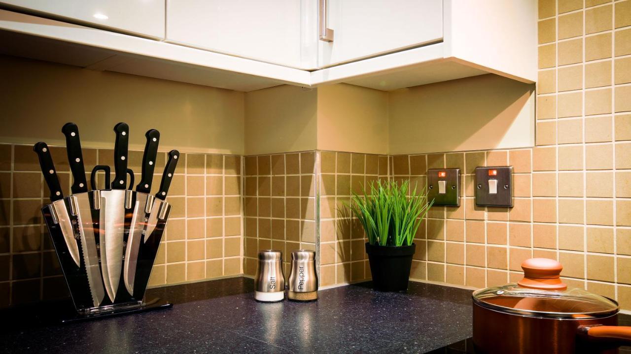 Superb City Center 1 Or 2 Bedroom Apts King Bed Саутгемптон Екстер'єр фото