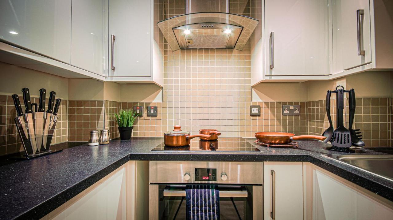 Superb City Center 1 Or 2 Bedroom Apts King Bed Саутгемптон Екстер'єр фото