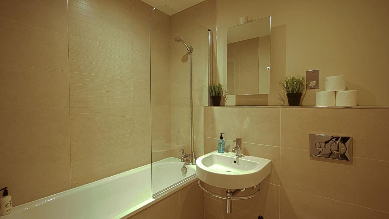 Superb City Center 1 Or 2 Bedroom Apts King Bed Саутгемптон Екстер'єр фото