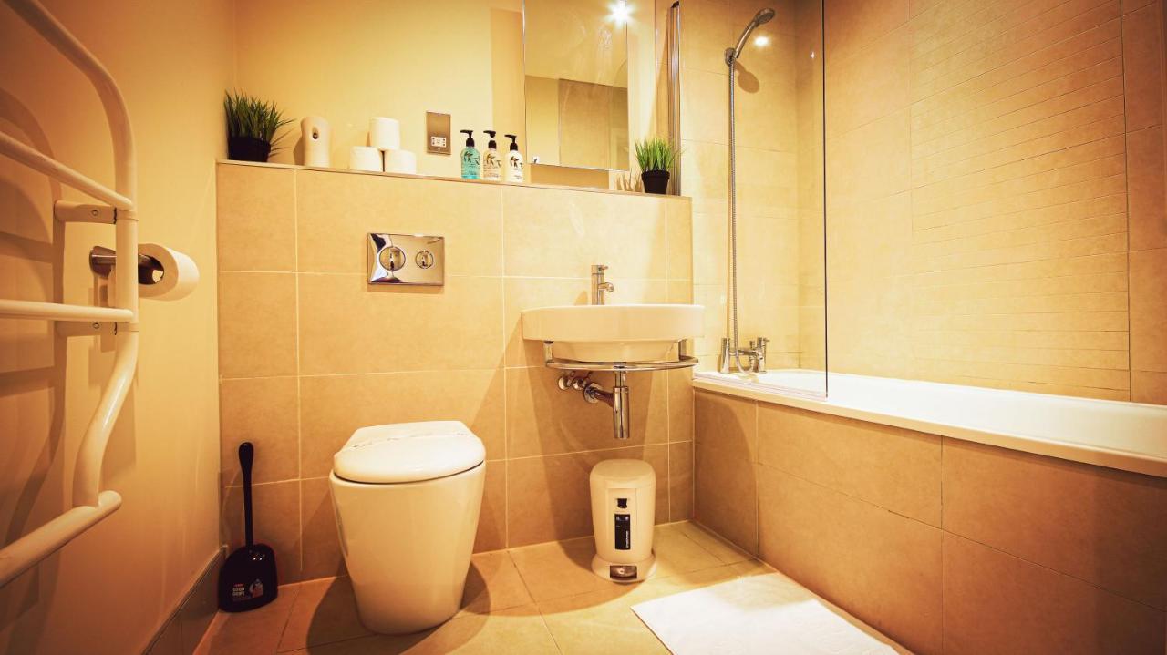 Superb City Center 1 Or 2 Bedroom Apts King Bed Саутгемптон Екстер'єр фото
