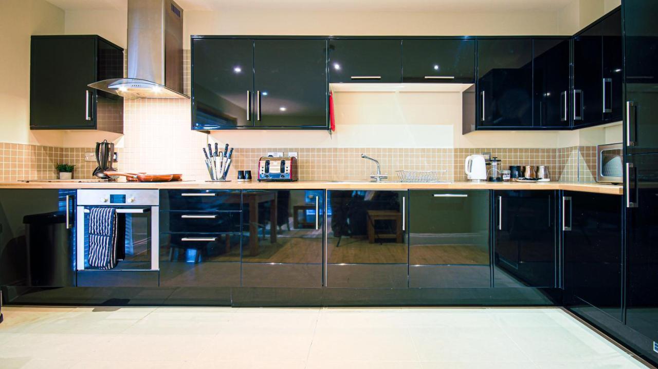Superb City Center 1 Or 2 Bedroom Apts King Bed Саутгемптон Екстер'єр фото